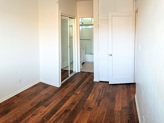4th image of 3994 Ingraham St APT B