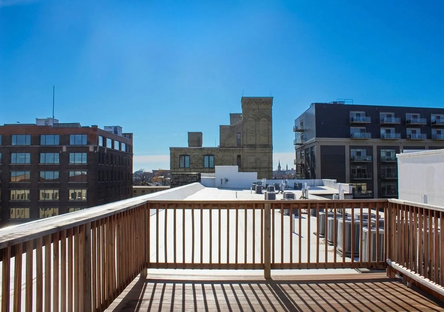 2 bed, 1950 sqft, $5,500 — Photo 4
