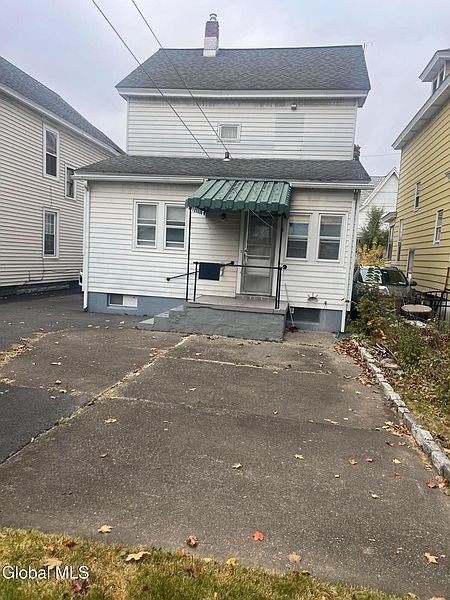 3rd image of 842 Main Avenue