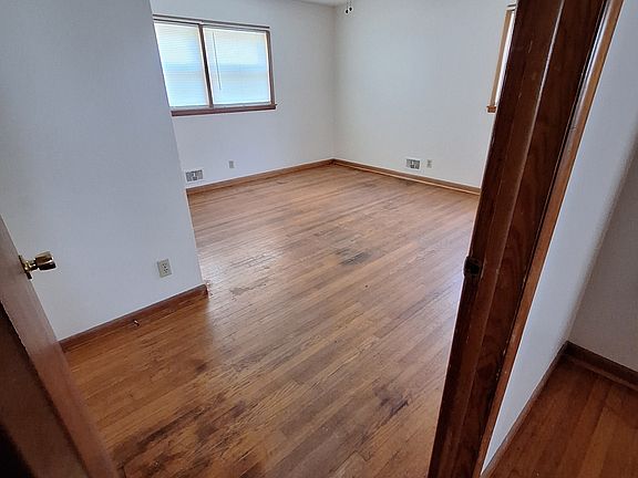 5th image of 713 N Robinson St
