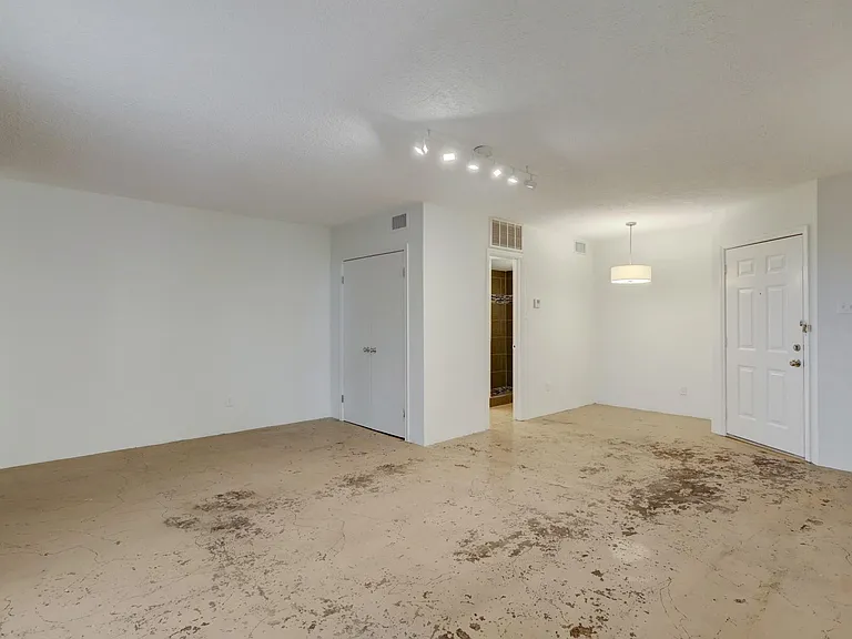 1112 W Lawrence St #9 — Photo 13