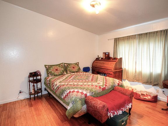 5th image of 825 NE Broadway