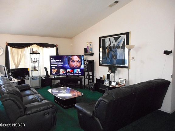 3rd image of 1427 Calle Laureles