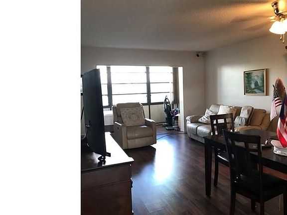 5th image of 10442 Sunrise Lakes Blvd APT 311