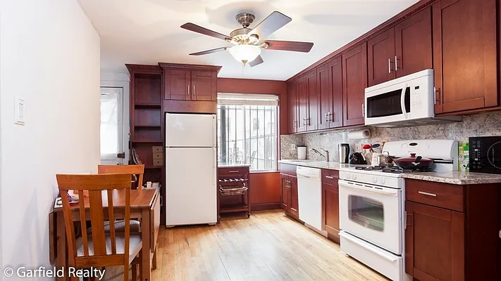 Rented by Garfield Realty  | media 8