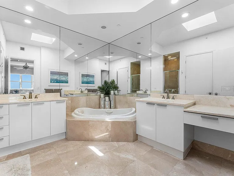 2640 Lake Shore Dr #2215 — Photo 18