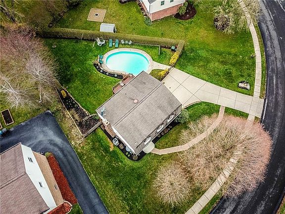 2nd image of 330 Courtney Pl