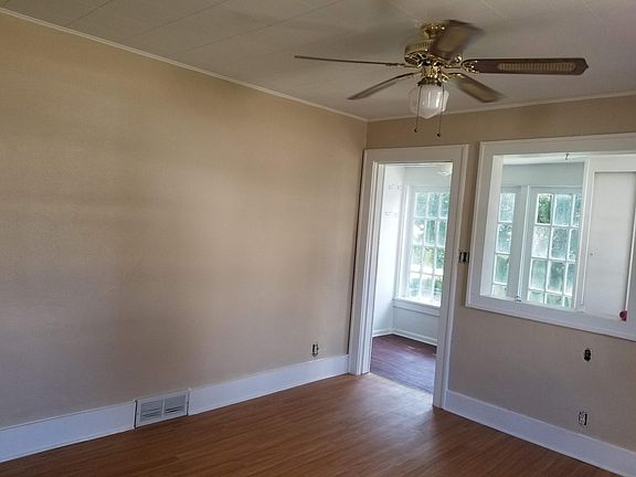 2nd image of 1616 S Maple St