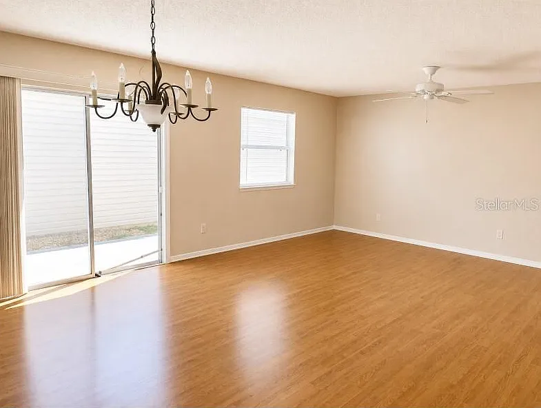3 bed, 2.0 bath, 1156 sqft, $1,900 — Photo 3