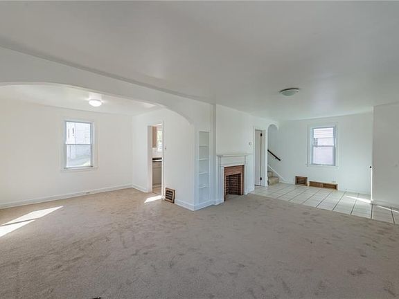 3rd image of 402 Hawthorne St