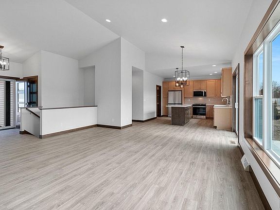 5th image of 4631 Ridge COURT