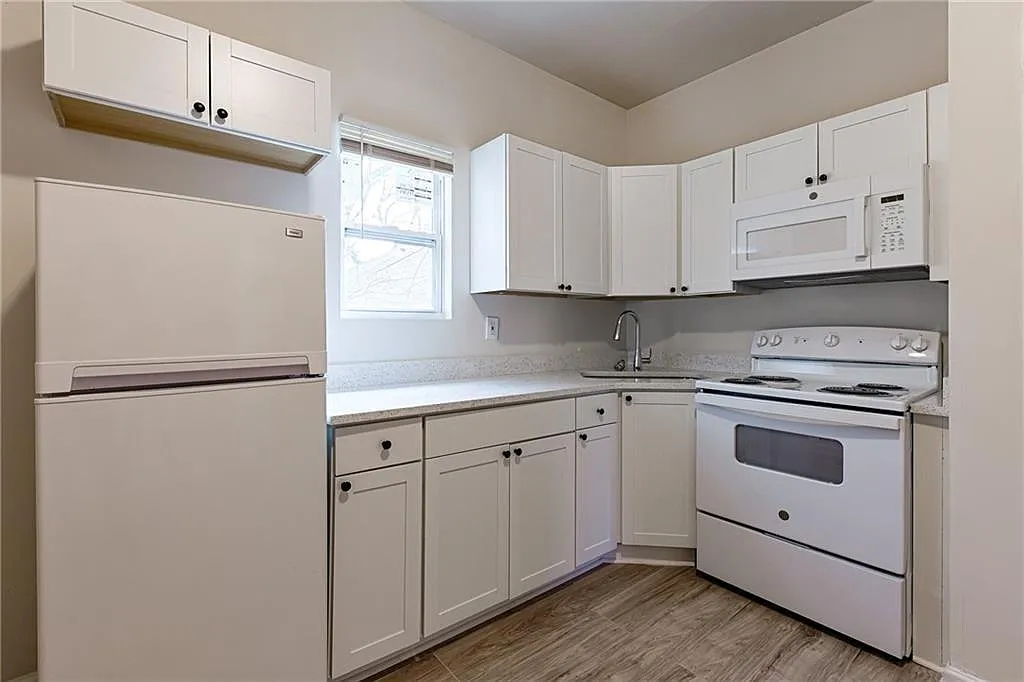 1 bed, 1.0 bath, 2350 sqft, $995 — Photo 4