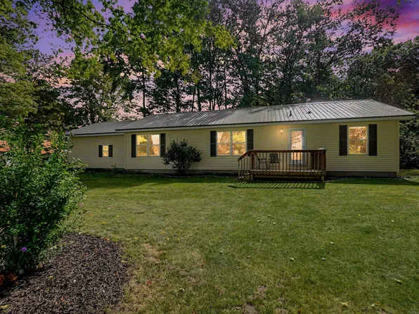 5565 Cozy Point Dr, Newaygo, MI 49337