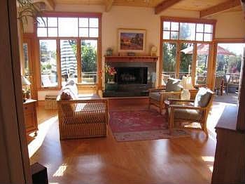3rd image of 909 Capitola Ave