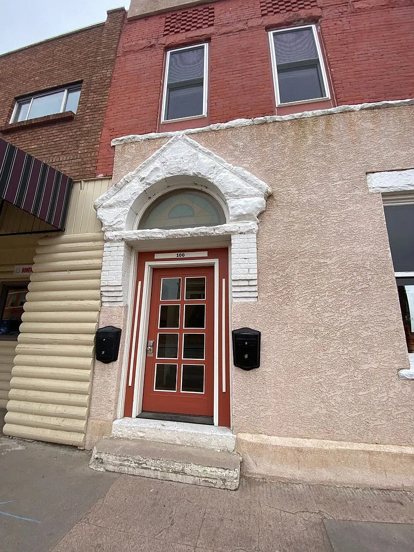 100 E Main — Photo 2