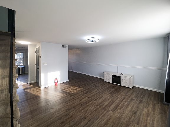 3rd image of 6405 Lochcrest Rd