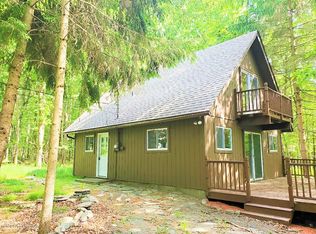 111 Franklin Dr, Lords Valley, PA 18428