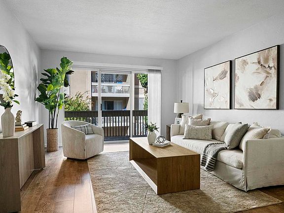 2nd image of 4600 Lamont St #226