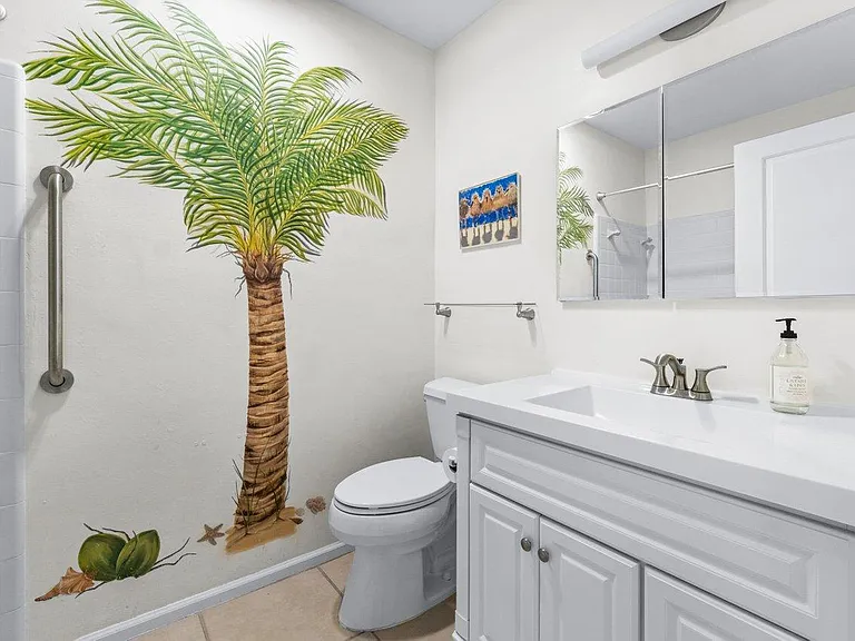 100 Venetian Dr #9 — Photo 16