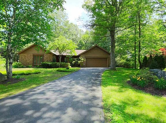 3rd image of 1 Robinwood Dr