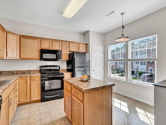 5th image of 112 Sylvan Oak Way