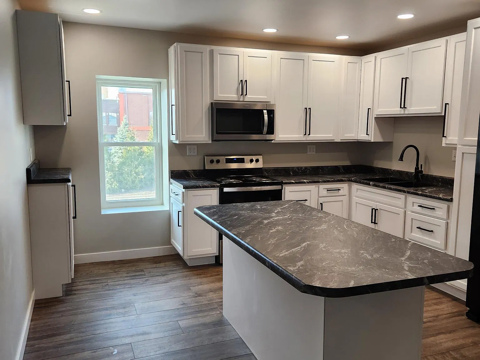 1 bed, 1100 sqft, $1,250 — Photo 2