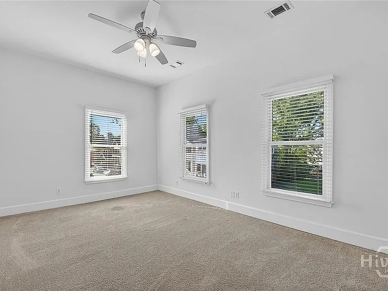506 E 31st St — Photo 16