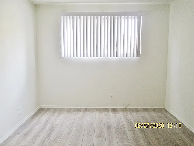 Lido Apartments - 1640 Barry — Photo 10