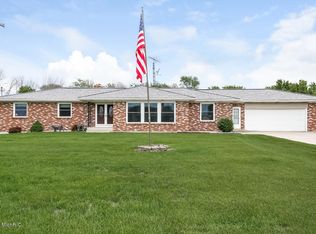 19646 Squires Rd, Conklin, MI 49403