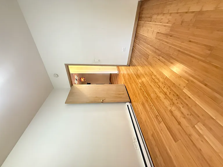 2016 W Charleston Ave #1R — Photo 8
