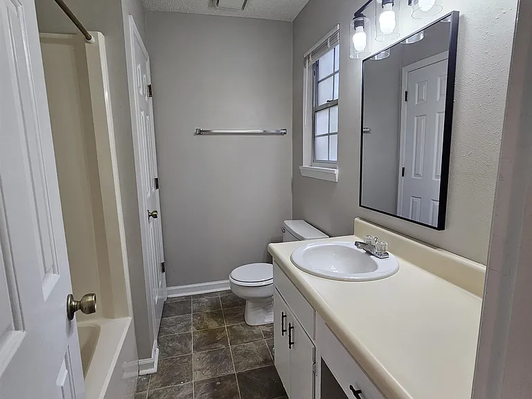 2388 Gregory Dr — Photo 27