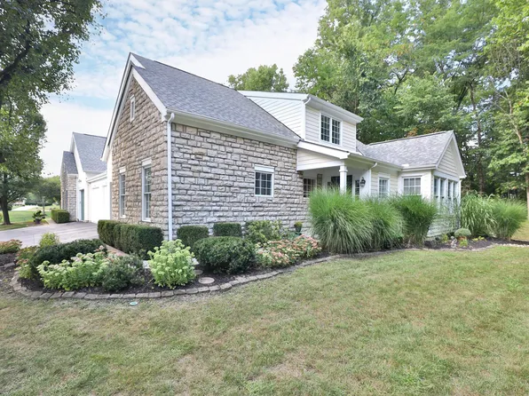 888 Poppy Hills Dr, Blacklick, OH 43004