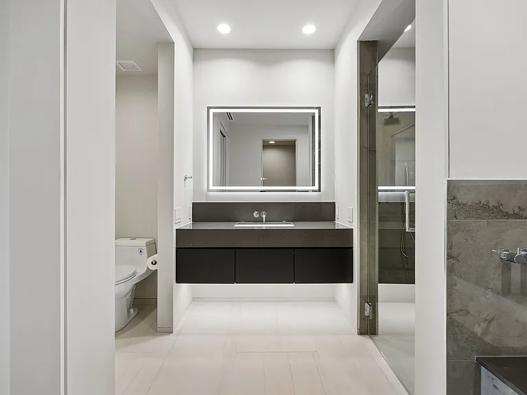 2430 Victory Park Ln #1906 — Photo 17