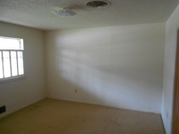 5th image of 813 6th Pl