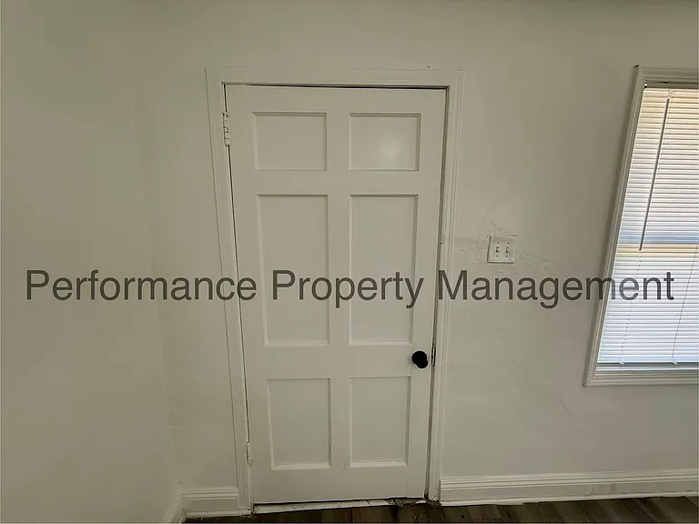 3703 Eucalyptus Dr — Photo 2
