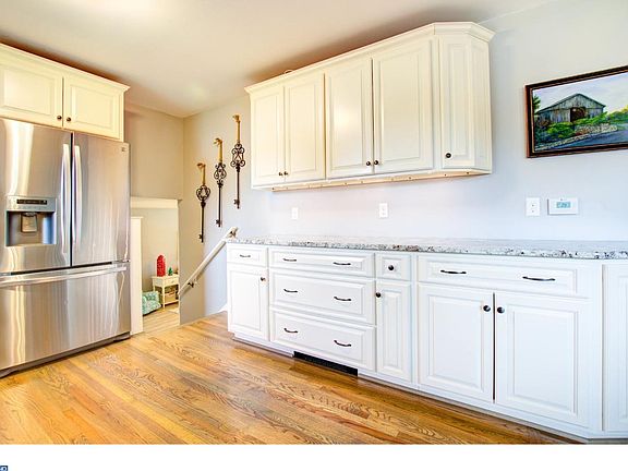 4th image of 40 White Clay Cres