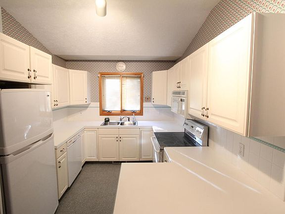 3rd image of 6297 Springmont Dr #28