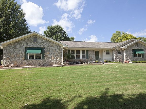 Meticulously Maintained in Bixby!