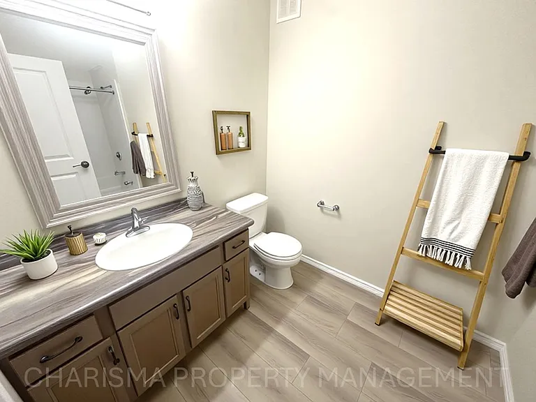 32nd Street Condominiums — Photo 20