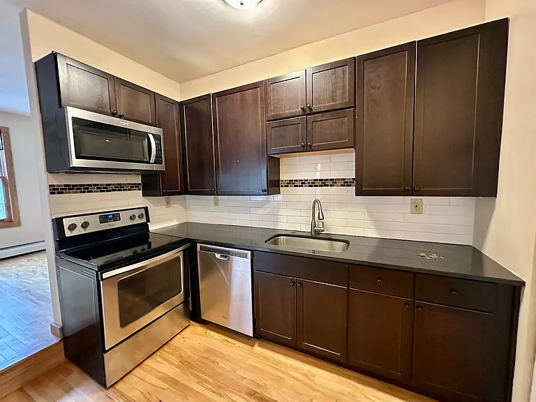 Emerson Manor Flats — Photo 8