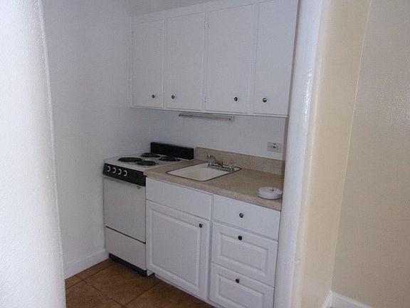 4th image of 555 9th Ave N APT 4