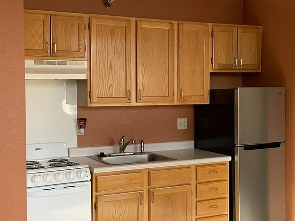 3rd image of 31 Chestnut St E #4