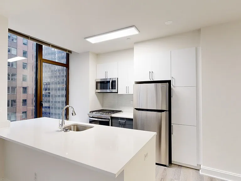 10 Hanover Square — Photo 167