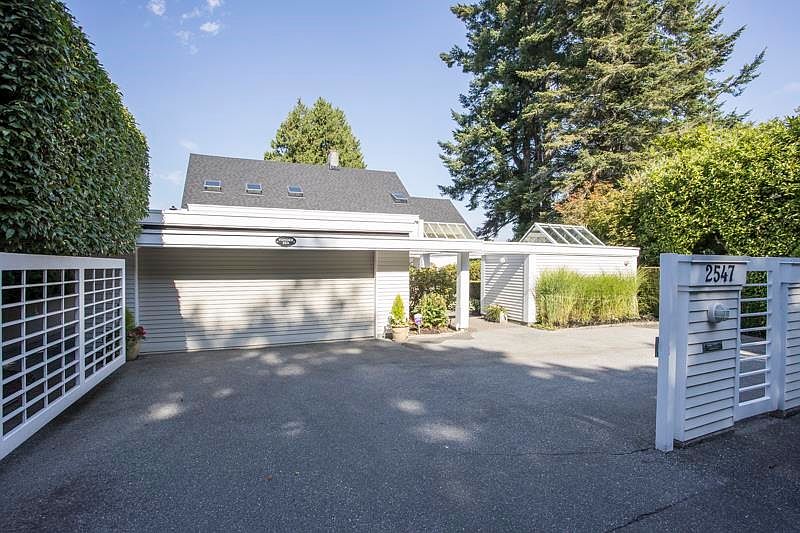 1st image of 2547 Crescent Dr