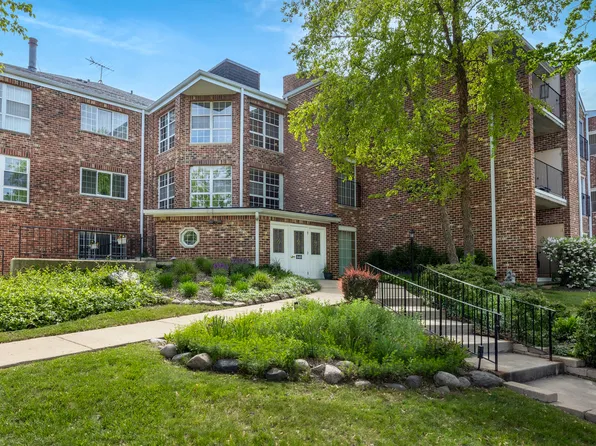 540 Biesterfield Rd APT 104-A, Elk Grove Village, IL 60007