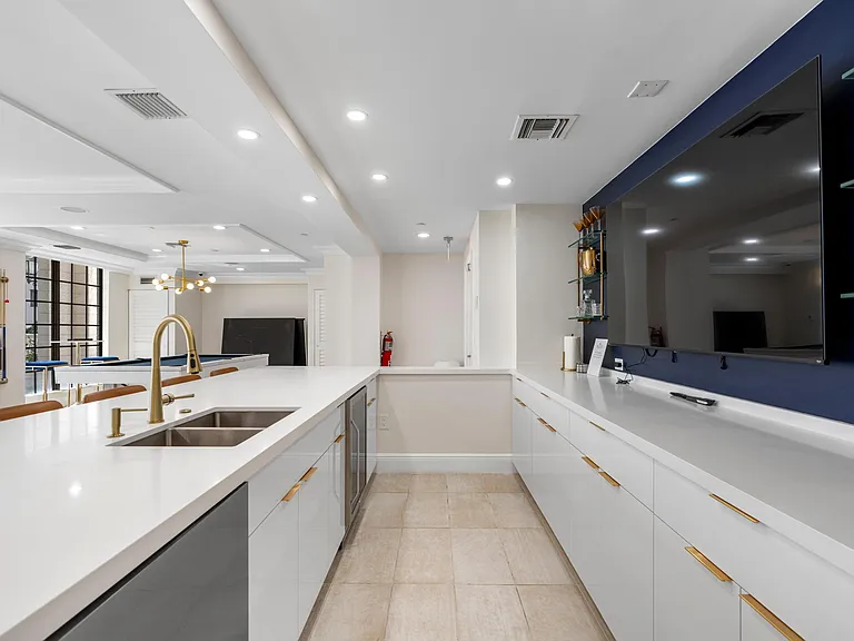 233 S Federal Hwy #405 — Photo 33