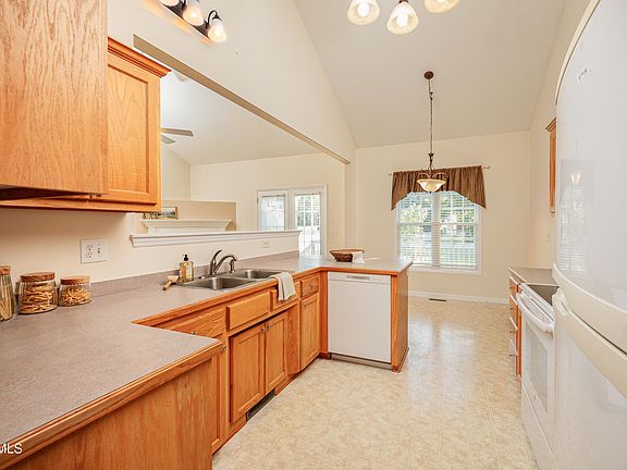 4th image of 111 Allie Bell Ln