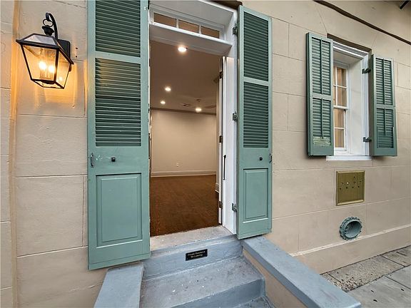5th image of 618 Dauphine St #1A