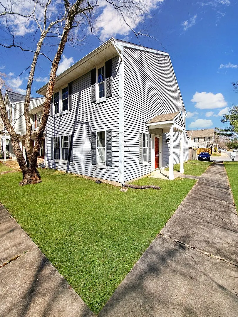 3 bed, 3.0 bath, 1672 sqft, $2,500 — Photo 1