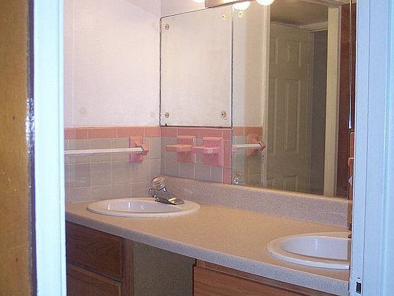 3rd image of 2440 Castle Dr